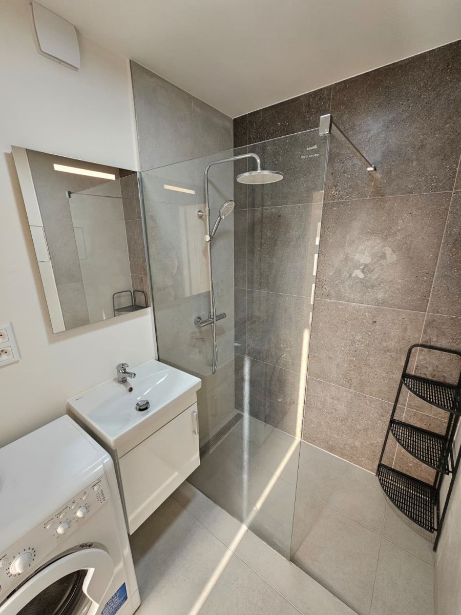 2+1 - Pod dálnicí, Praha - Michle